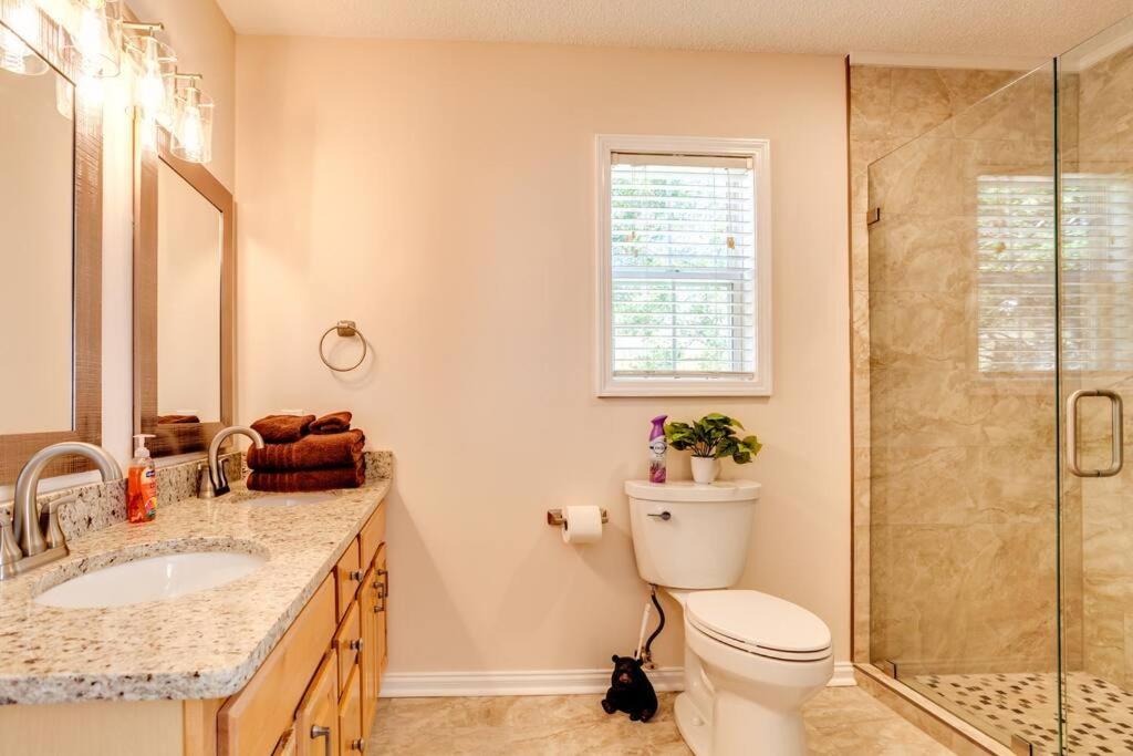 Bears Valley Inn - Great Location! - Peaceful, Children And Dog Friendly Retreat - Less Than 15 Min To All Attractions - Private Pool Club & Fishing Hole - Game Room With Tv Sevierville Kültér fotó