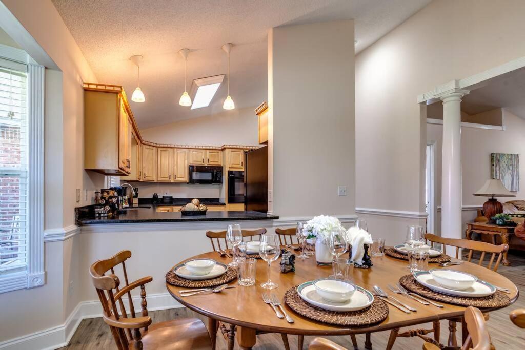 Bears Valley Inn - Great Location! - Peaceful, Children And Dog Friendly Retreat - Less Than 15 Min To All Attractions - Private Pool Club & Fishing Hole - Game Room With Tv Sevierville Kültér fotó