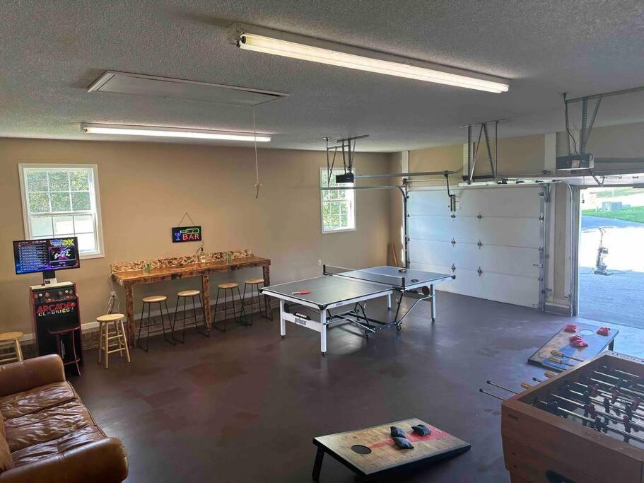 Bears Valley Inn - Great Location! - Peaceful, Children And Dog Friendly Retreat - Less Than 15 Min To All Attractions - Private Pool Club & Fishing Hole - Game Room With Tv Sevierville Kültér fotó