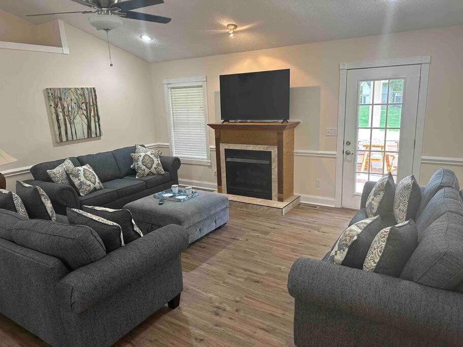 Bears Valley Inn - Great Location! - Peaceful, Children And Dog Friendly Retreat - Less Than 15 Min To All Attractions - Private Pool Club & Fishing Hole - Game Room With Tv Sevierville Kültér fotó