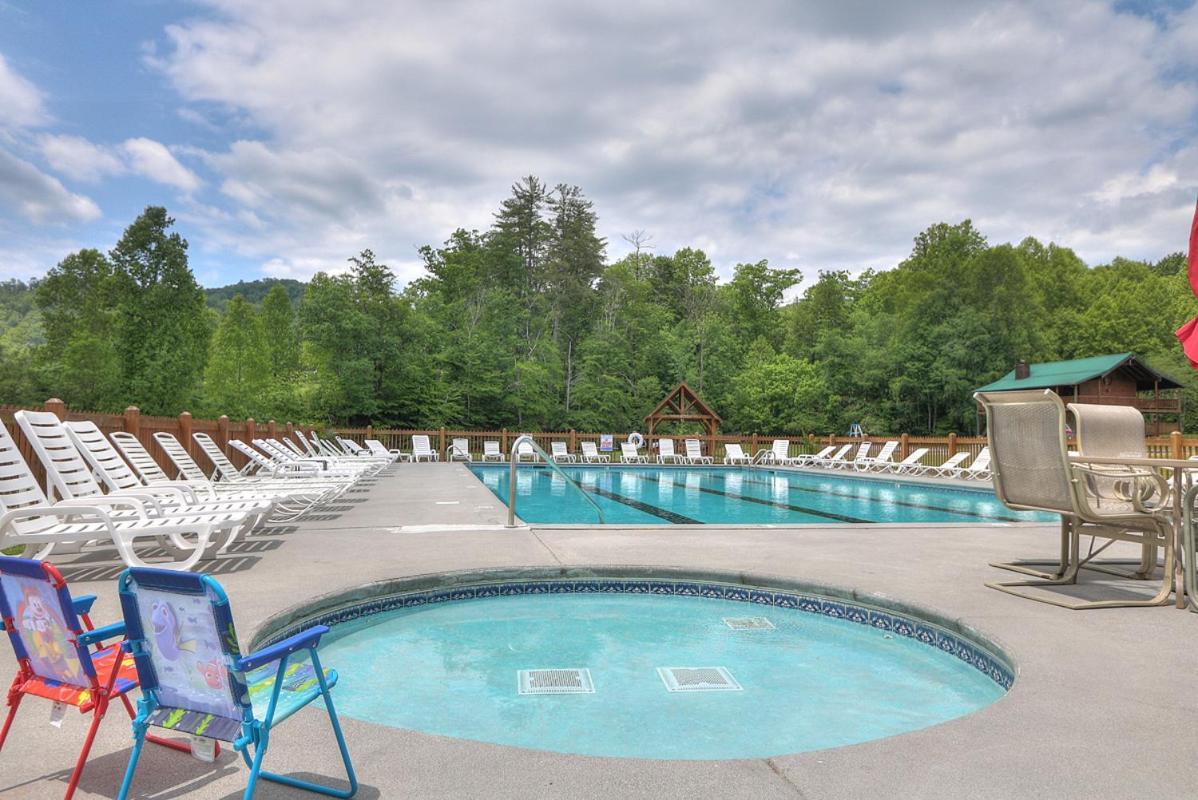 Bears Valley Inn - Great Location! - Peaceful, Children And Dog Friendly Retreat - Less Than 15 Min To All Attractions - Private Pool Club & Fishing Hole - Game Room With Tv Sevierville Kültér fotó